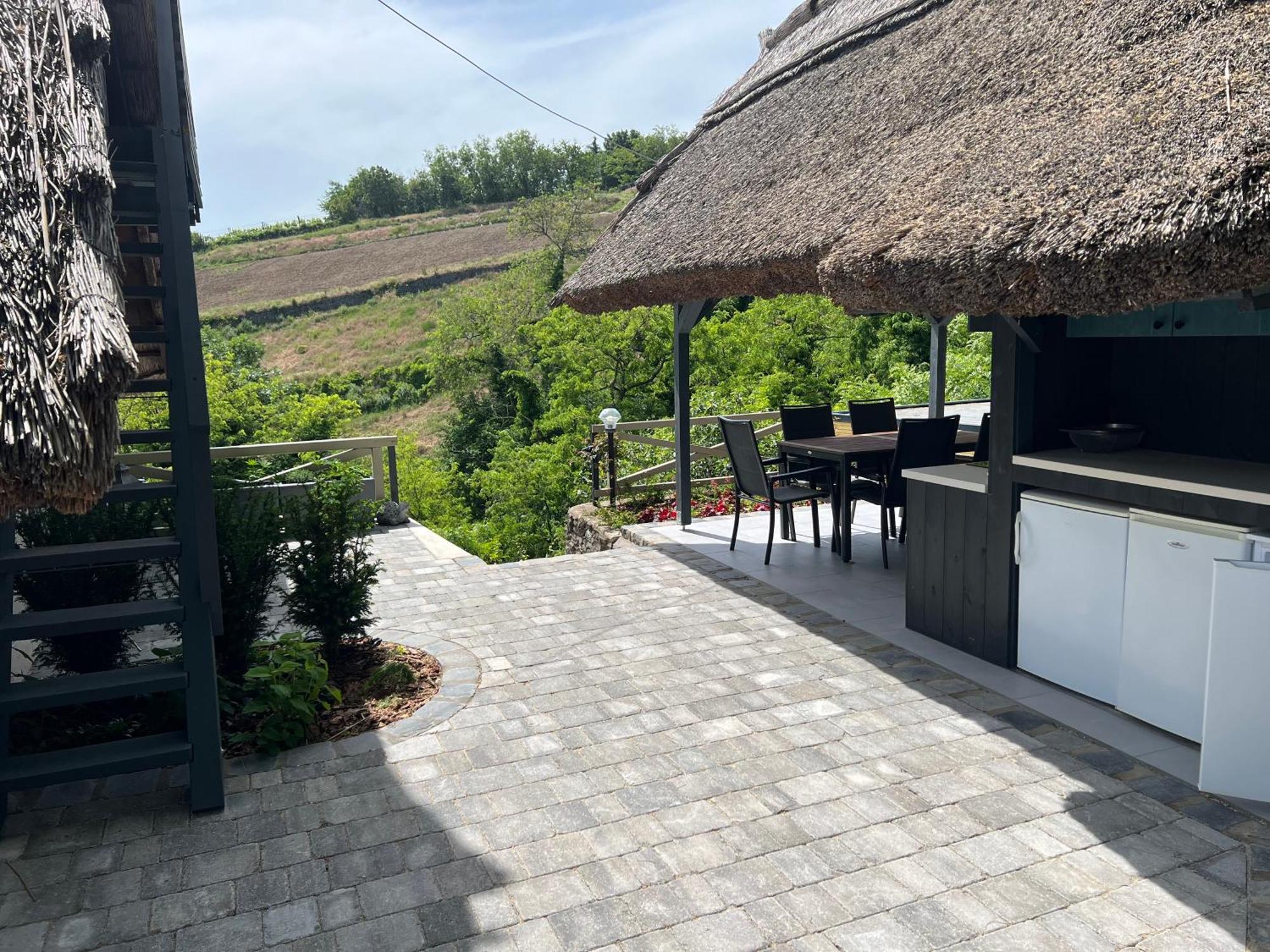 Panorama Apartmanház Badacsonytomaj Esterno foto
